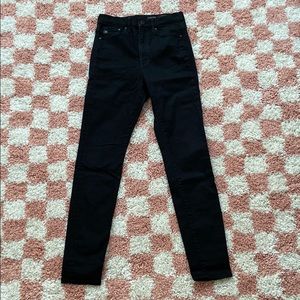 “Shaping” Skinny Jeans 💫